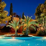 펜션 Corfu In With Incredible View And Spectacular Pool Tennis View Calm Area Beaches At 30 Minutes Walk Bus At 200 Meters *