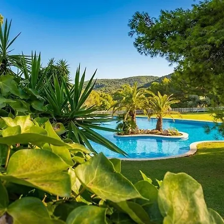 Corfu In With Incredible View And Spectacular Pool Tennis View Calm Area Beaches At 30 Minutes Walk Bus At 200 Meters Nyaraló Sitges