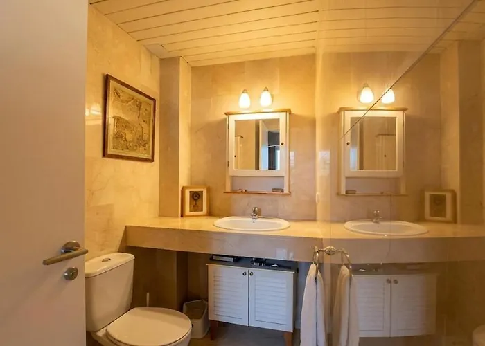 Corfu In With Incredible View And Spectacular Pool Tennis View Calm Area Beaches At 30 Minutes Walk Bus At 200 Meters Nyaraló *