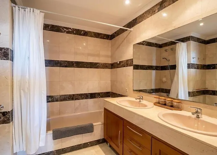 Corfu In With Incredible View And Spectacular Pool Tennis View Calm Area Beaches At 30 Minutes Walk Bus At 200 Meters Будинок відпочинку