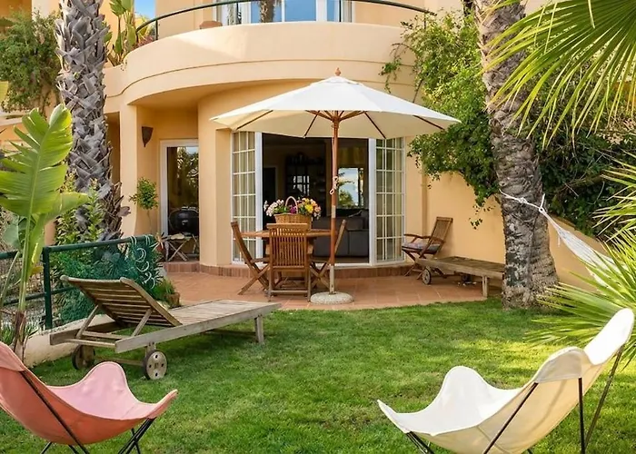 Corfu In With Incredible View And Spectacular Pool Tennis View Calm Area Beaches At 30 Minutes Walk Bus At 200 Meters Сasa de vacaciones *