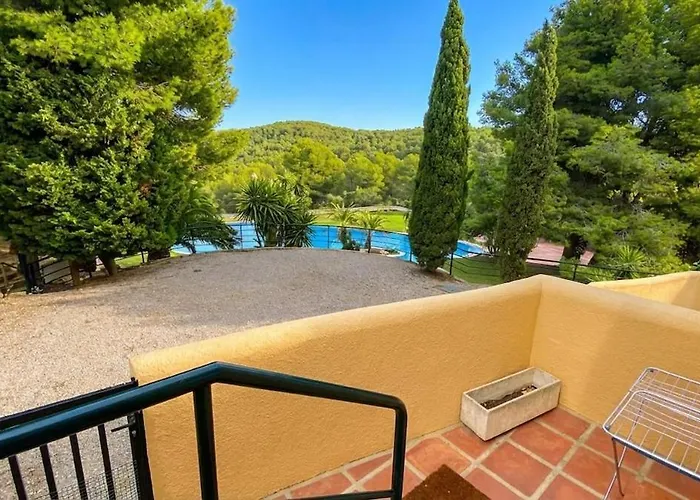 Corfu In With Incredible View And Spectacular Pool Tennis View Calm Area Beaches At 30 Minutes Walk Bus At 200 Meters Будинок відпочинку Сіджас